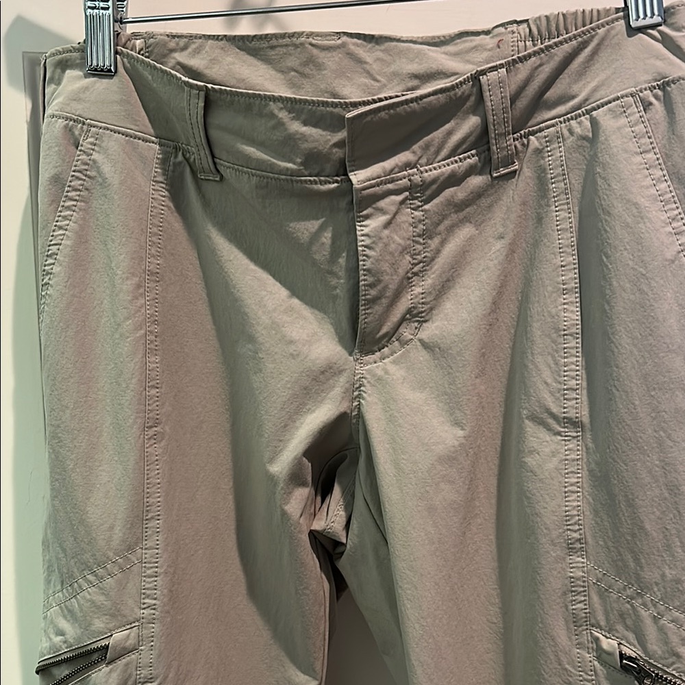 Athleta Women’s Beige Cargo Pants